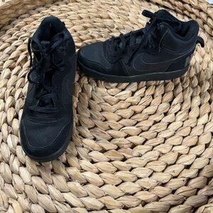 Nike Court Borough Mid GS Triple Black 839977-001 Unisex Sneaker Shoe Boy 5Y EUC